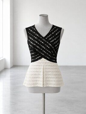 BCBGMAXAZRIA Black White Lace V-Neck Peplum Top